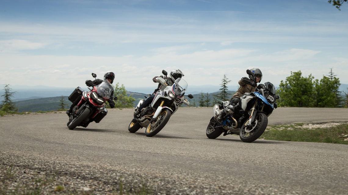 Riding in a group implies respecting a convoy order