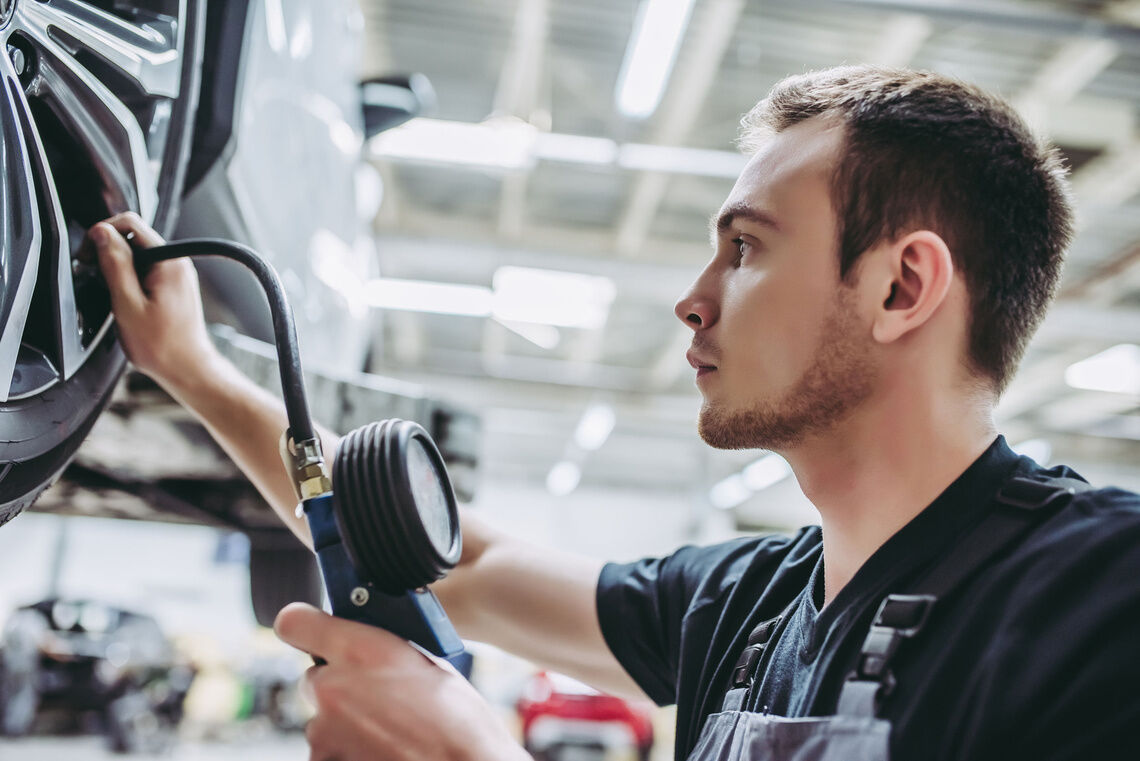 Tyre valve replacement
