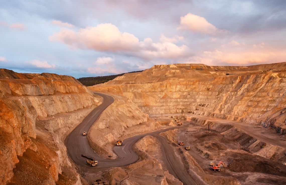 Mining trucks loader dumper