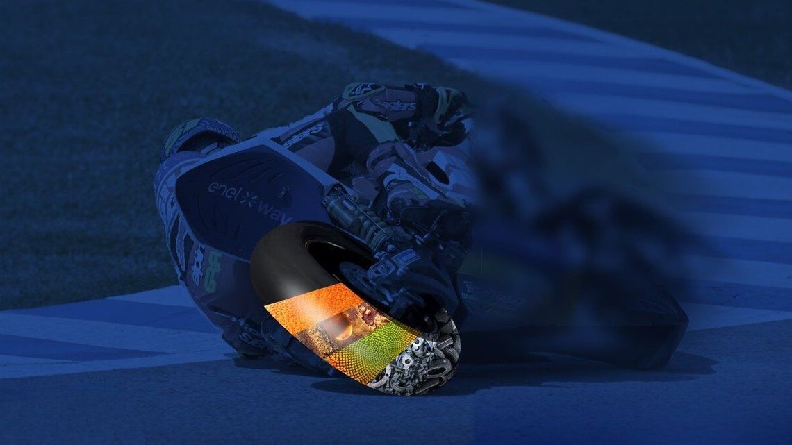 2022: MATERIALES RENOVABLES O RECICLADOS se integran en las llantas MotoE™