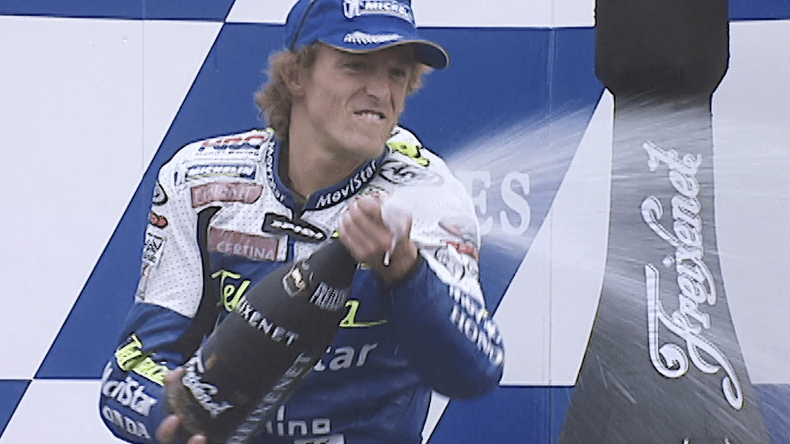 2003: 300.ª victoria en la categoría Premier, en el Gran Premio de Assen.