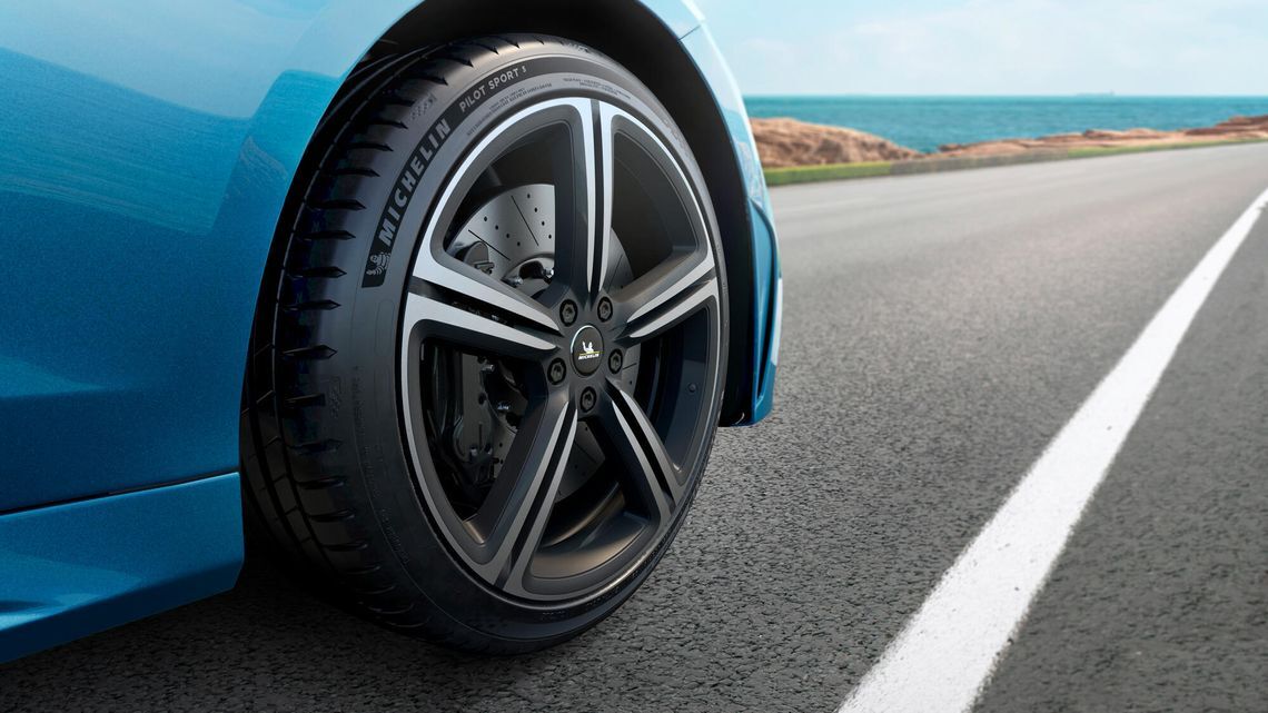 4w 986 tire michelin pilot sport 5 en product in context 2 nosignature landscape