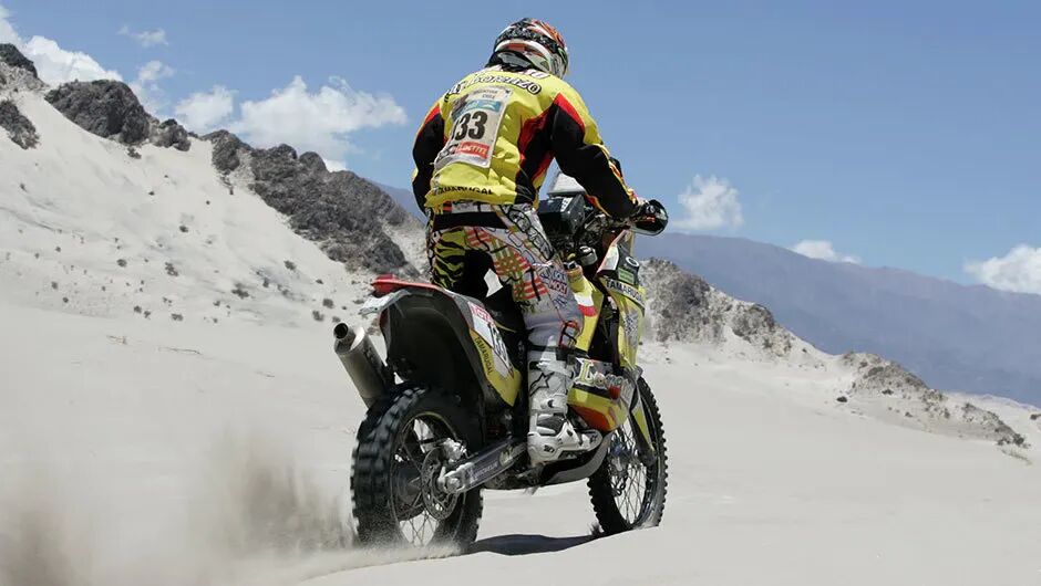 cjgmbakri24820nnmyfgv7yne moto edito dakar7 why michelin