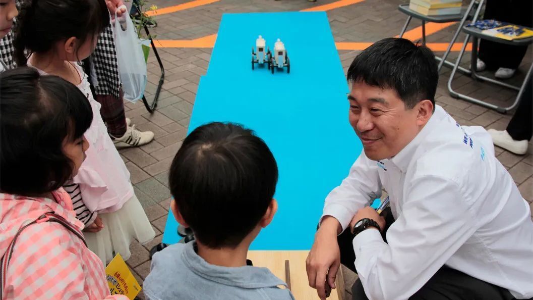 cl78jkkkb04yp01ihusnd1nan 12 earthday full