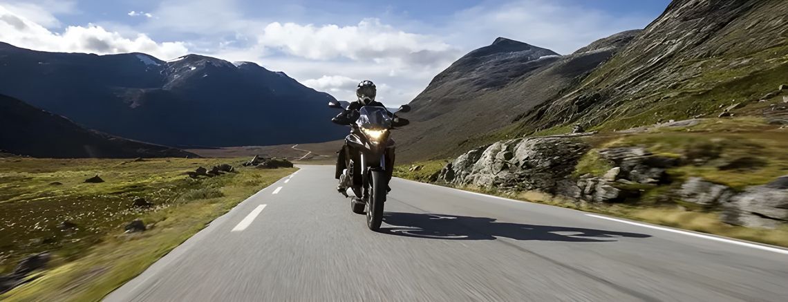 advanture touring road mountain 1