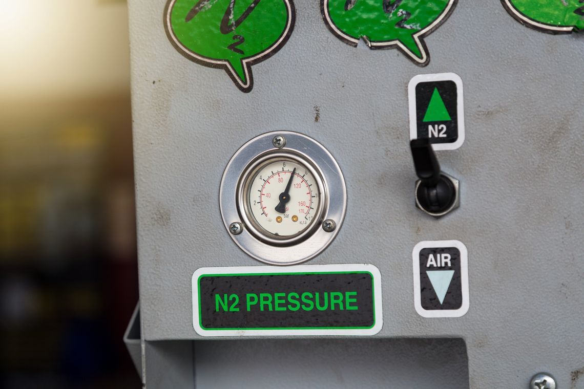 khí nito bơm cho lốp xe ô tô