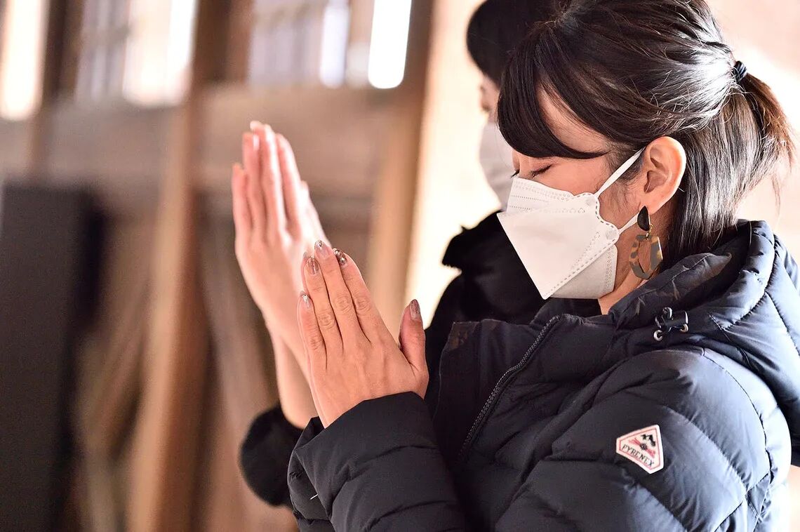 瑞龍寺の法堂での参拝