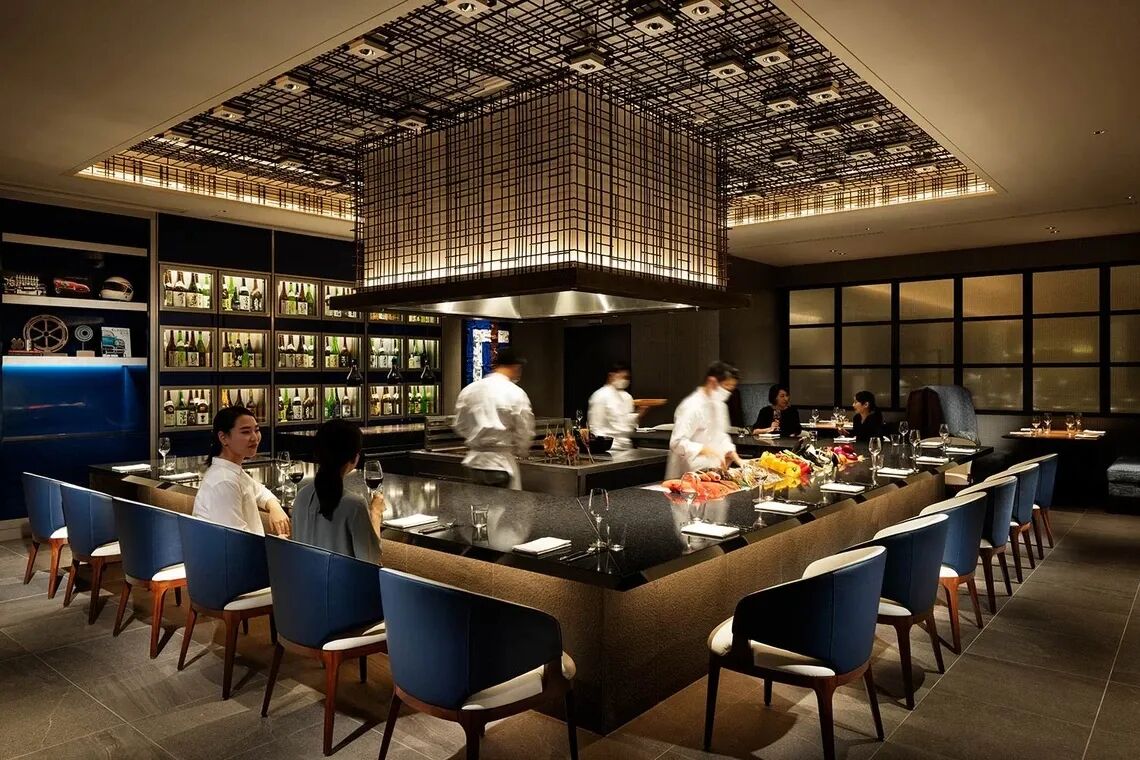 Robata OYAMAの内観