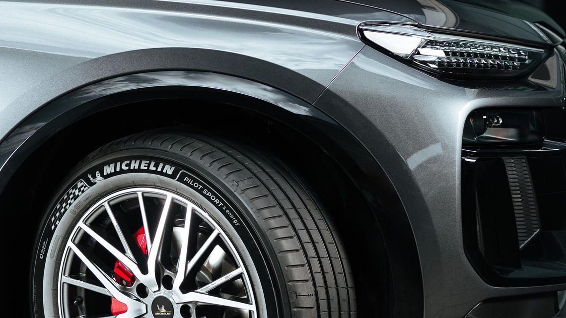 รถ Audi Q6 e-tron ใส่ยาง Michelin Pilot Sport 5 Energy