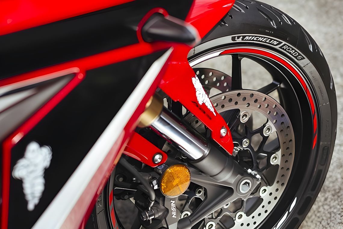 2w id article sportbike michelin road 6 1