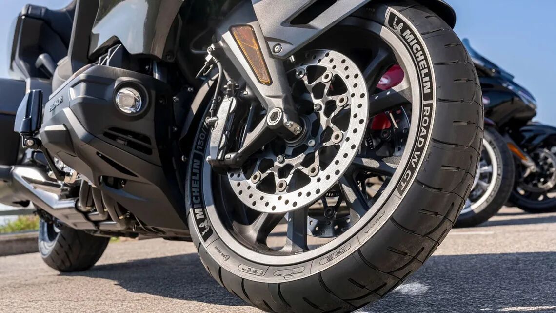 cm8i46wqt047k01oi4p156g2d 03 road w gt max