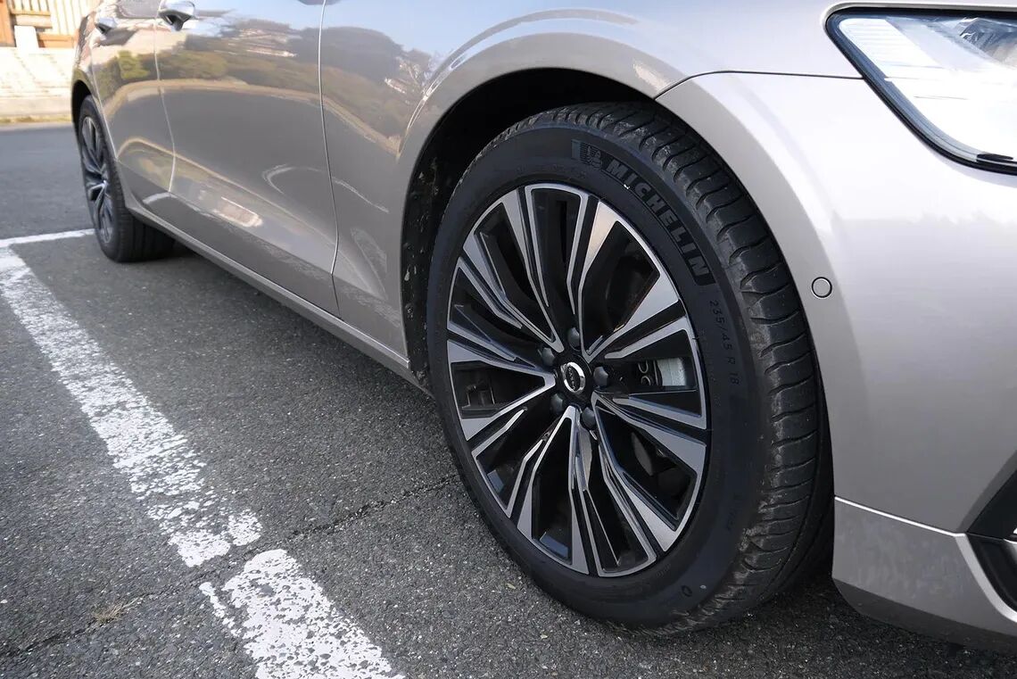 装着タイヤはミシュラン プライマシー4