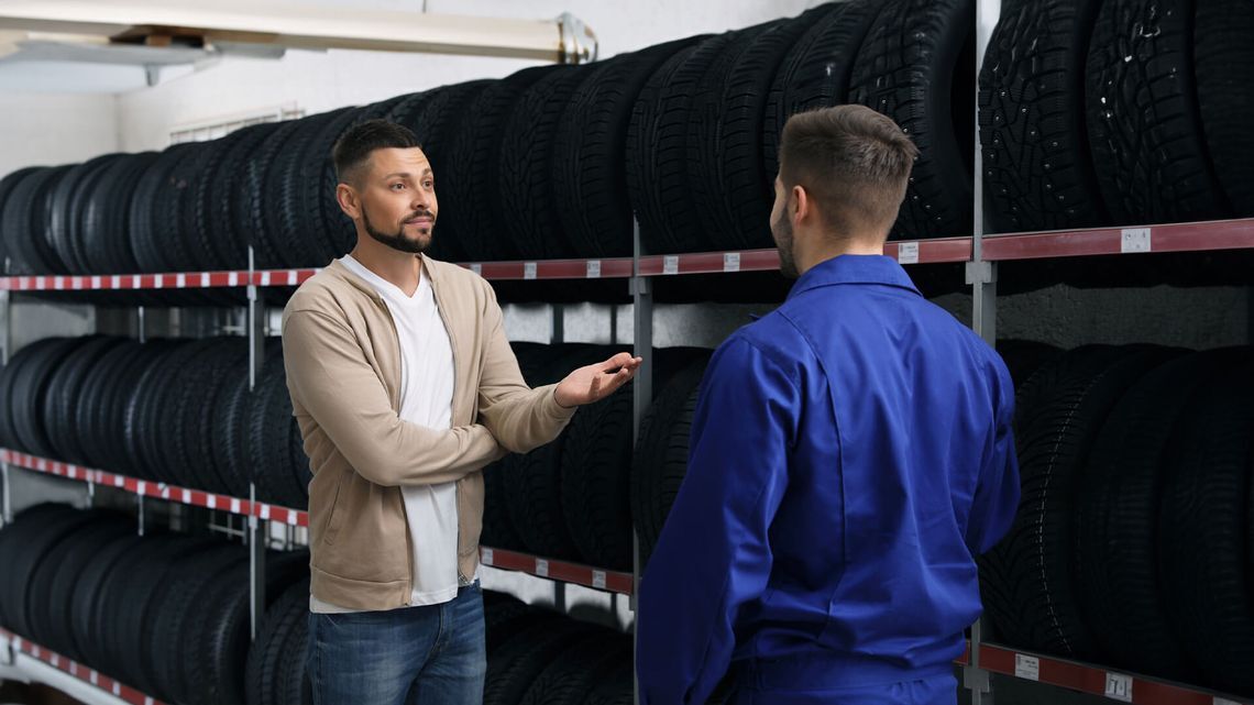 お近くのタイヤ販売店に行く