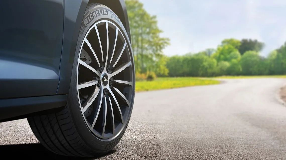 Nên chọn lốp xe ô tô của Michelin