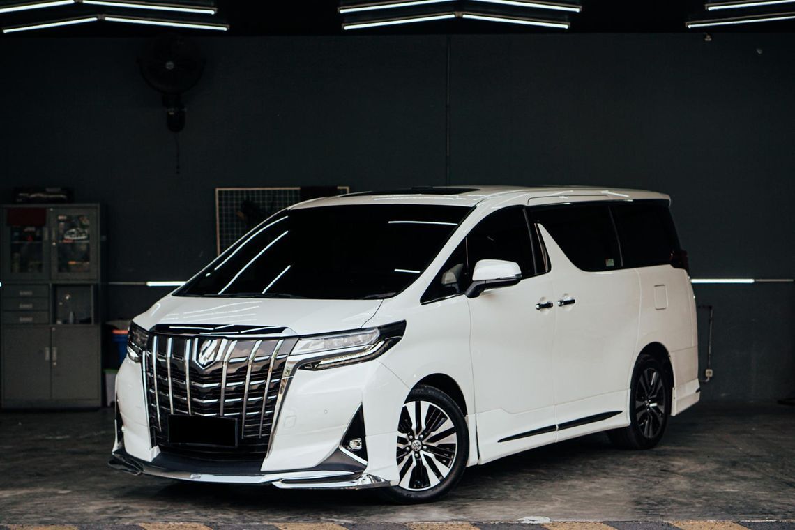 Toyota Alphard white AH30