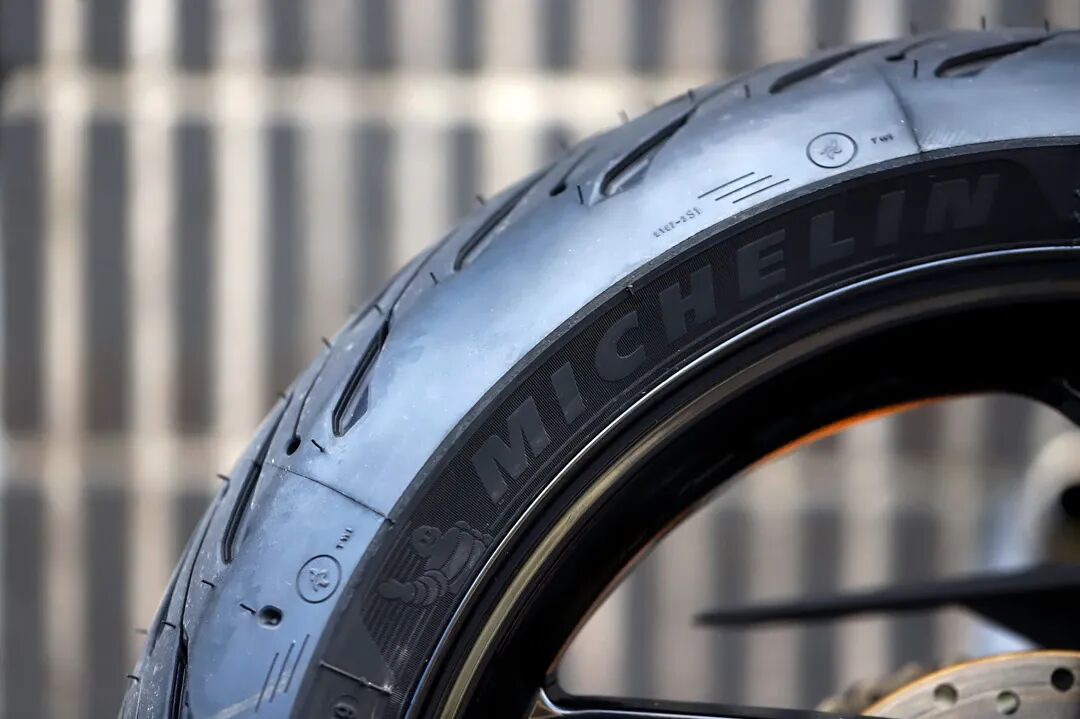 ck1k7fssk09h40pn4lt0q6ywx michelin road5 max