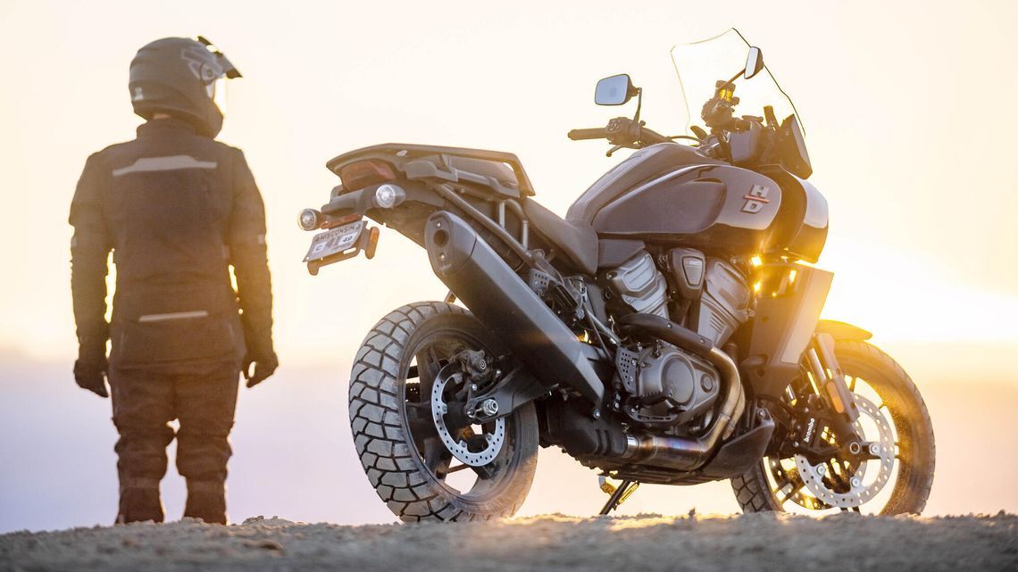 mo 99 tire michelin scorcher adventure ww features and benefits 3 no signature landscape 1 1