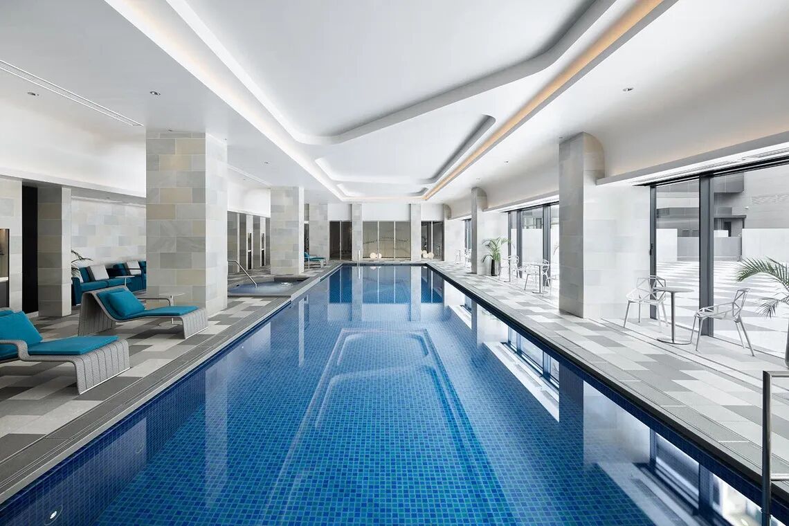 屋内温水プール