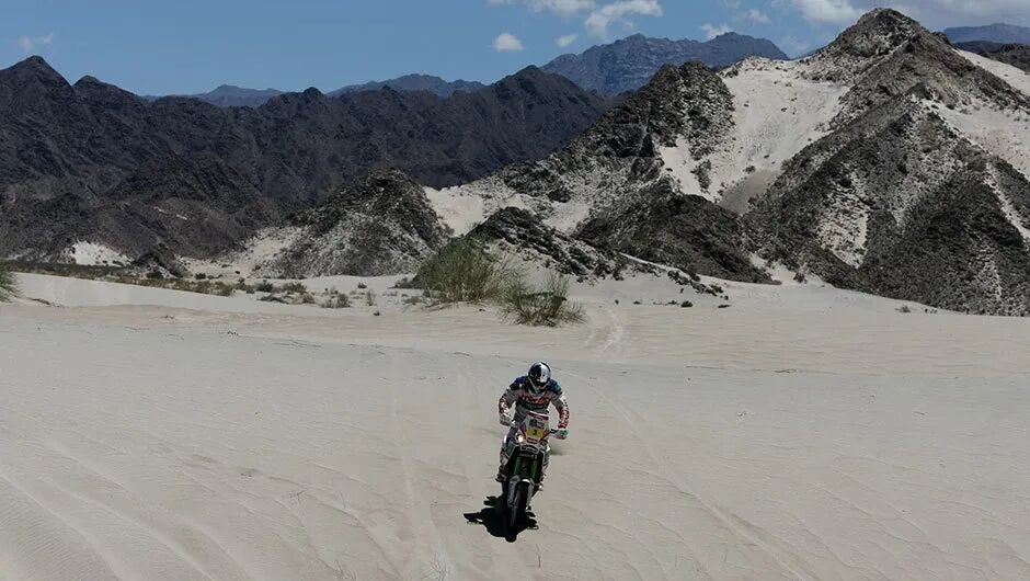 cjgmbalbc21e40noi7gfd3c36 moto edito dakar8 why michelin