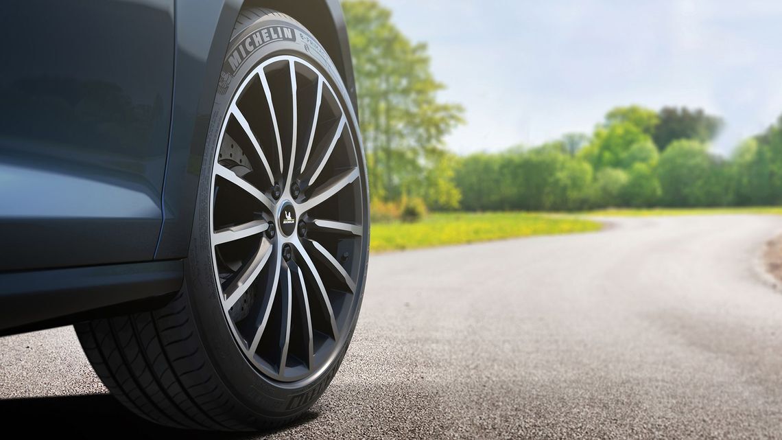 cl0kggnqy024g01n36gmu93e7 4w 483 tire michelin e primacy en product in context 1 nosignature 16 slash 9 one half