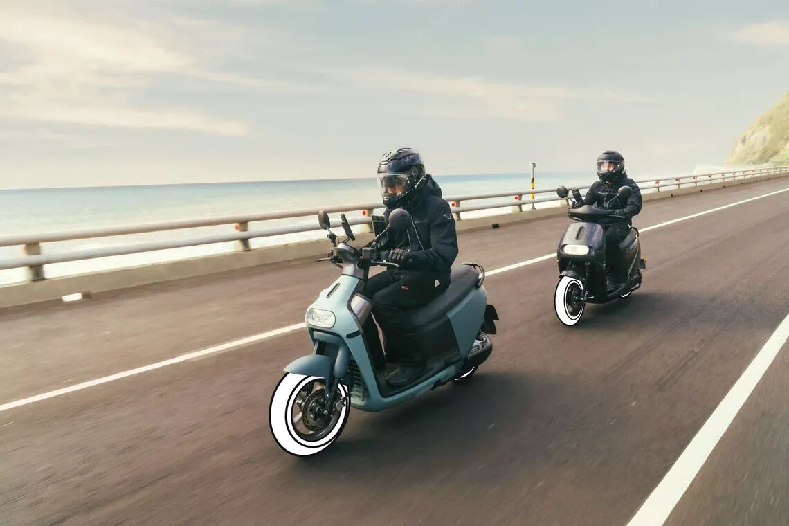 clbw774yz0i1401lp3bj08f8i mich 2211073 route 2scooters lrvb 300dpi 1 max