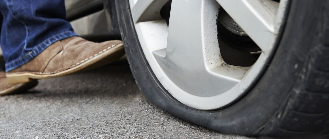 What is Tire Flat Spotting Explained: Causes, Effects & Fixes