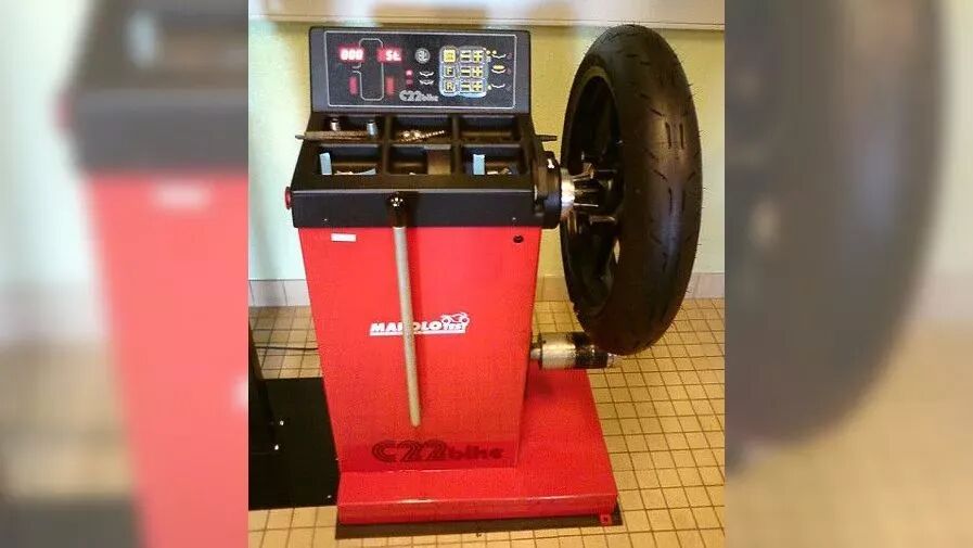 wheel balancing machine full full