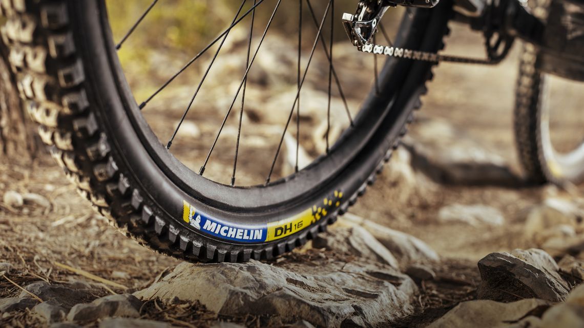 clucmexx305bc01ncl3cxy9vv bi 156 tire michelin dh 16 master features and benefits 1 nosignature 16 slash 9 max