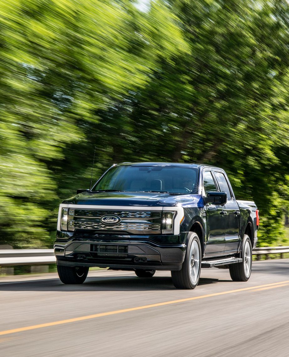 f 150 20lightning platinum on road 01
