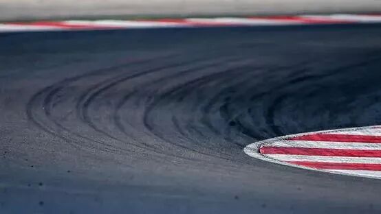 moto banner bg circuit3 tyres full