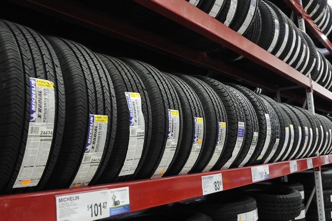 moto banner ideas y consejos por qué son importantes los neumáticos