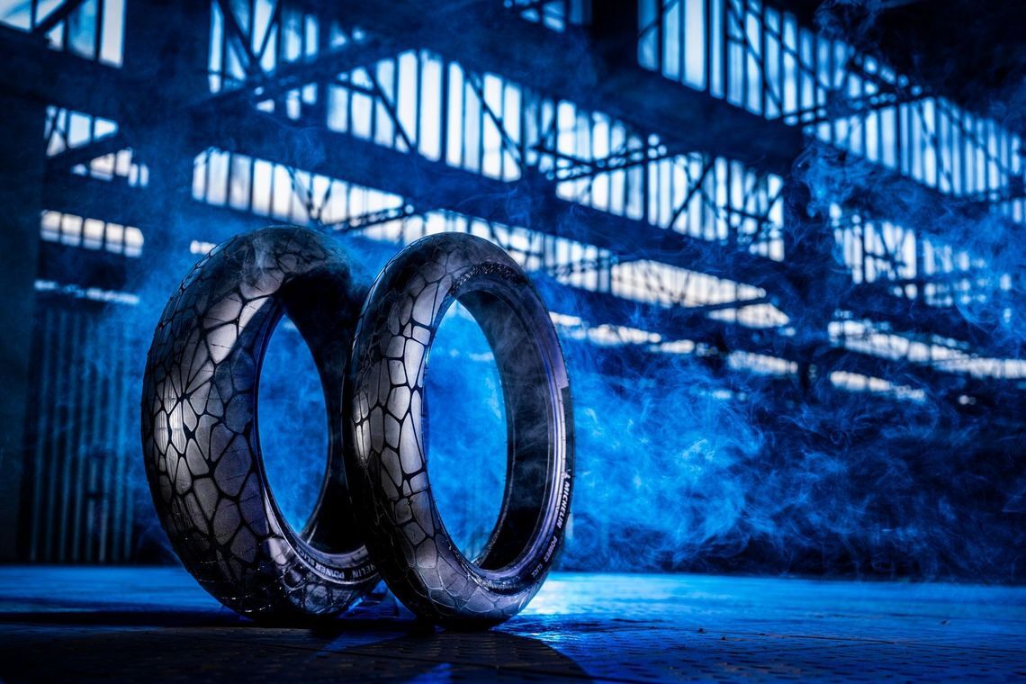 Um novo nível de desempenho e materiais sustentáveis nos pneus MotoE™.