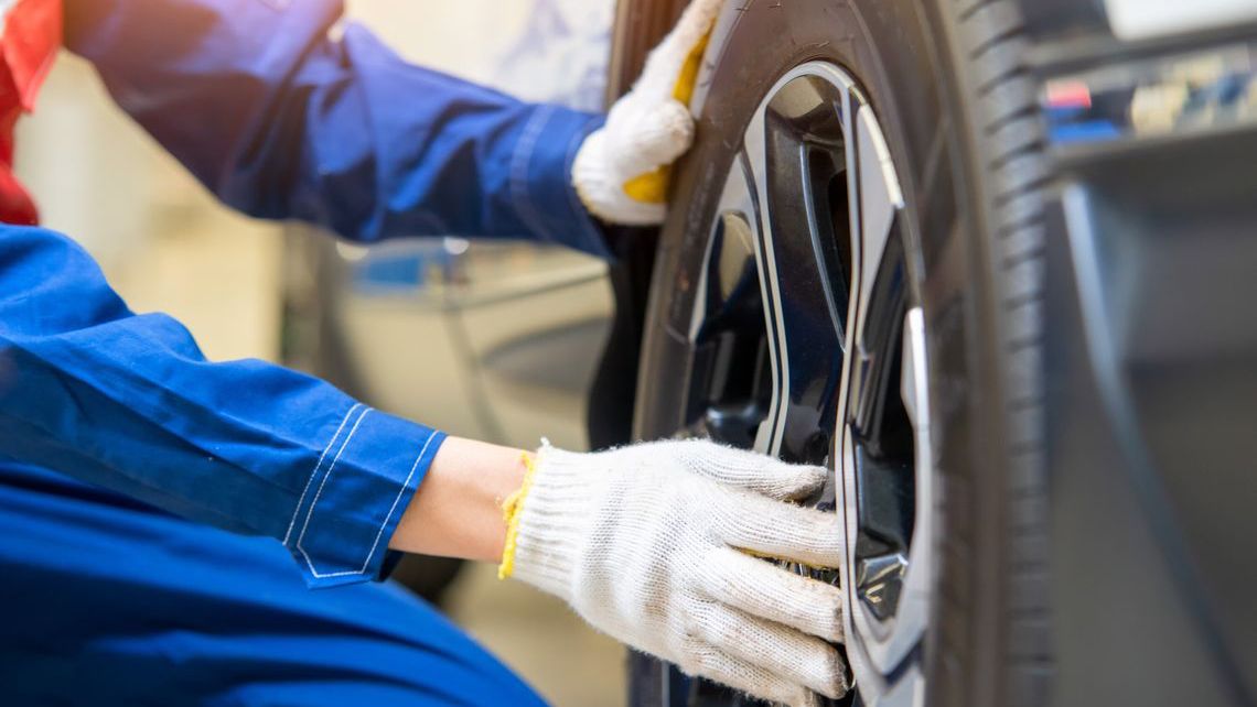 ckzyesehl04ar01jlihkvbg8h fitting tires 1 full