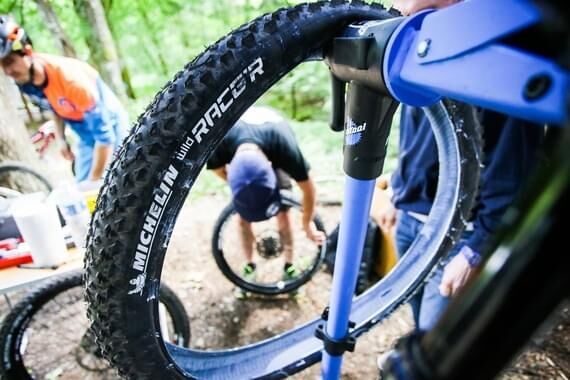 bike tips and advice fitting tubeless ready tires thumbnail