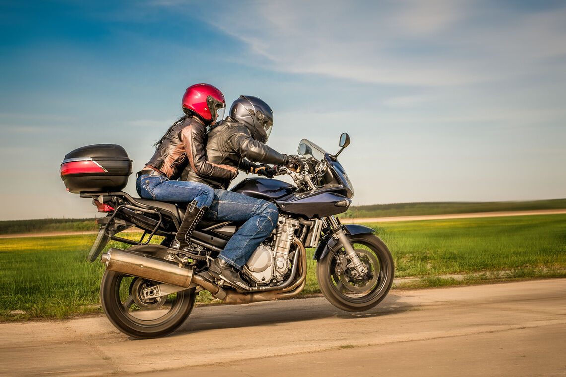 Sur une moto, le passager, tout comme vous, doit être correctement équipé