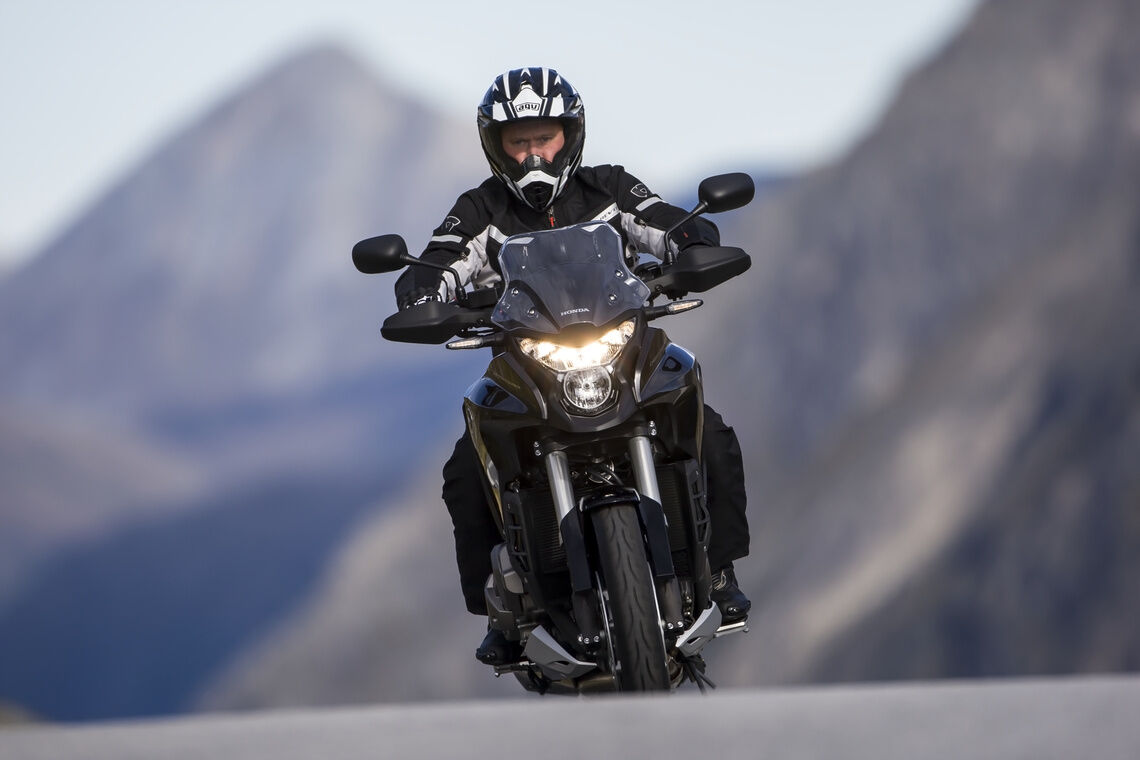 Sur la route, votre casque de moto doit vous offrir le champ de vision le plus large possible