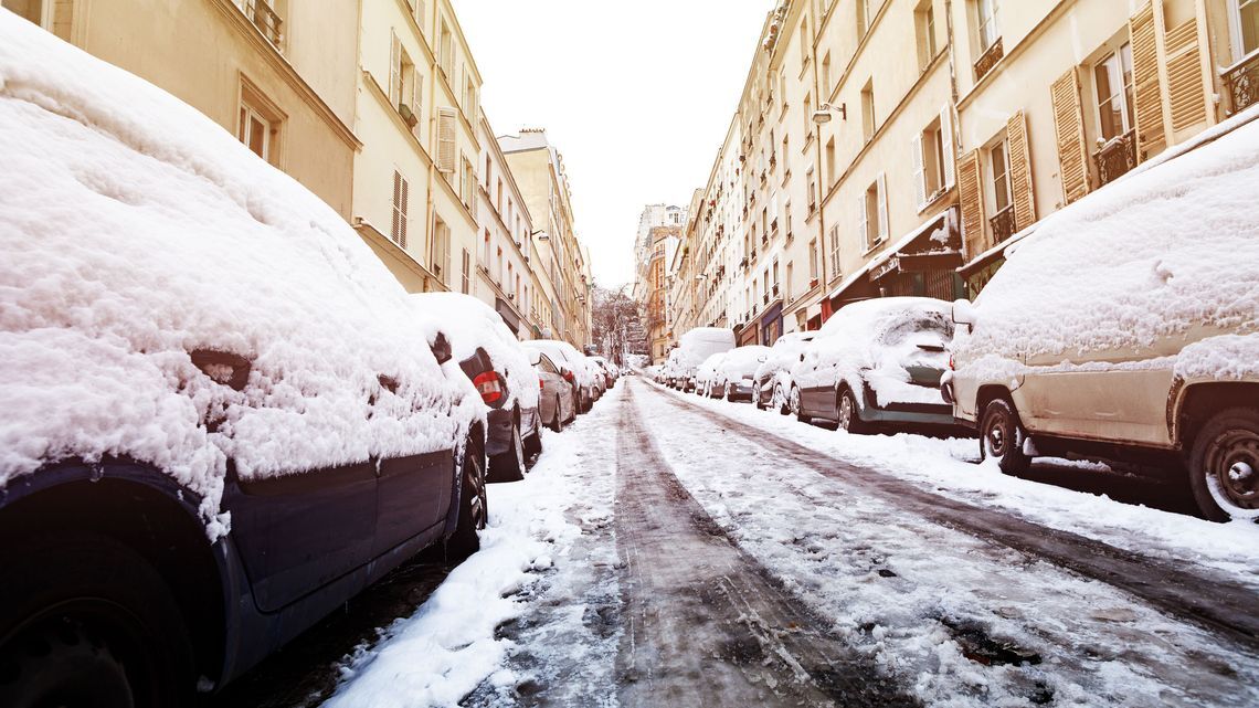 Les pneus de votre moto offrent-ils une adhérence suffisante dans la neige ou sur la glace ?