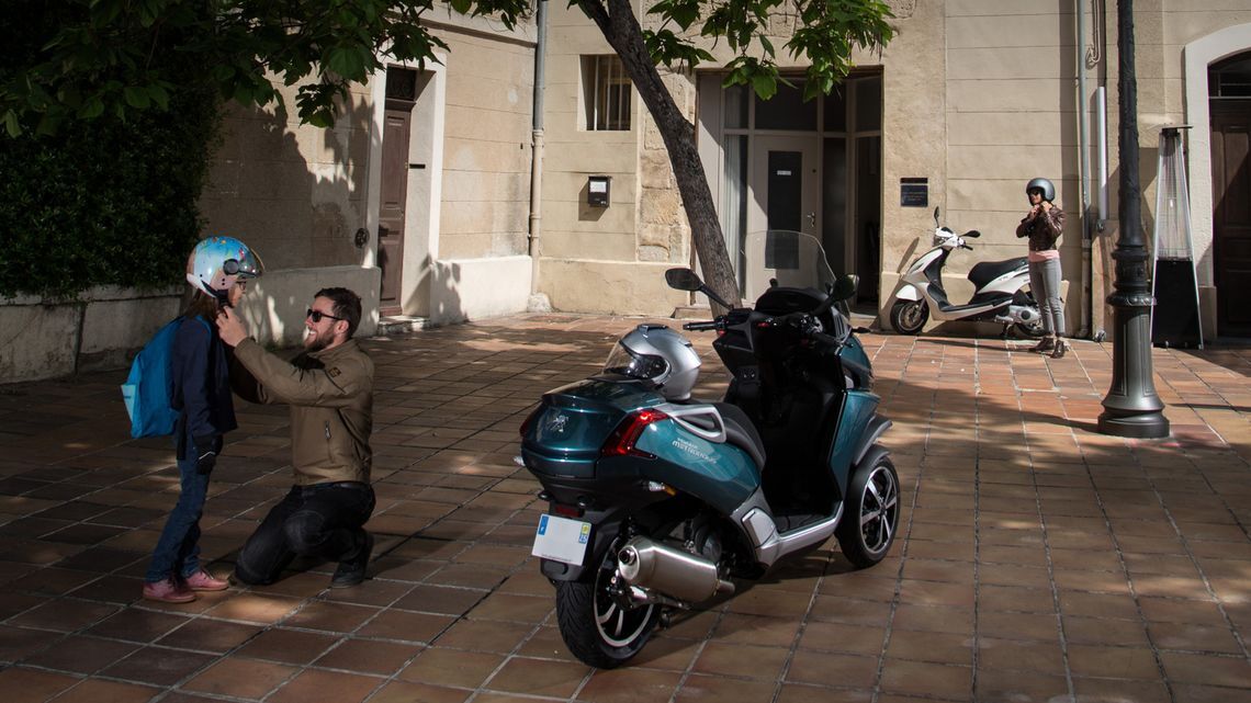 cl9cpitsi0x6g01lm96mp07f8 scooter header max