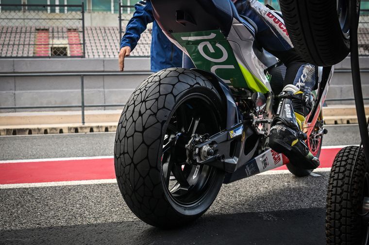 clugspu6k0axc01ke047d5yeq 2024 00d test portimao 00729 two thirds