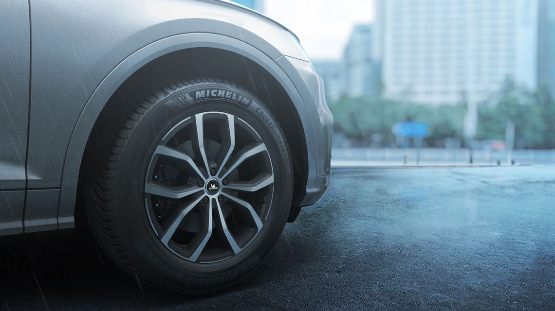 clgm8hl160ala01l7nim7op2d 4w 997 tire michelin crossclimate suv 2 en product in context 3 nosignature landscape full