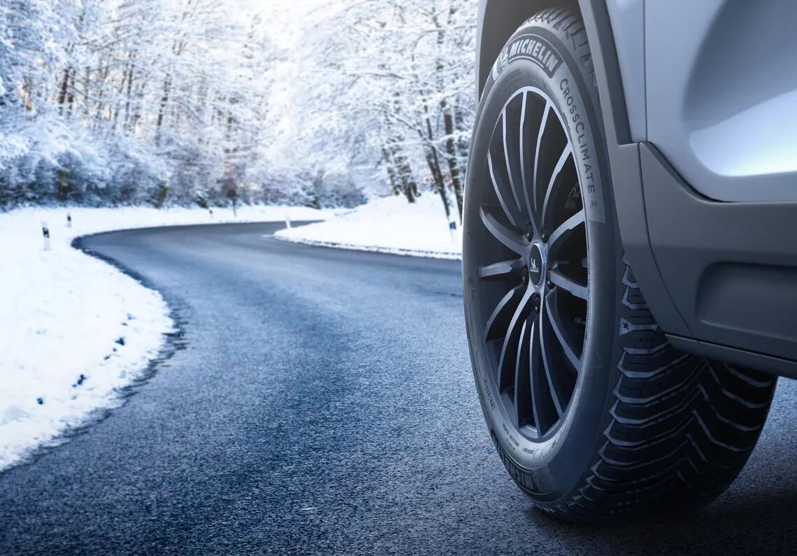 clhsuayhu03om01j8tn2i1h38 4w 461 tire michelin crossclimate 2 en product in context 2 nosignature landscape 654 0 3584 2500 max