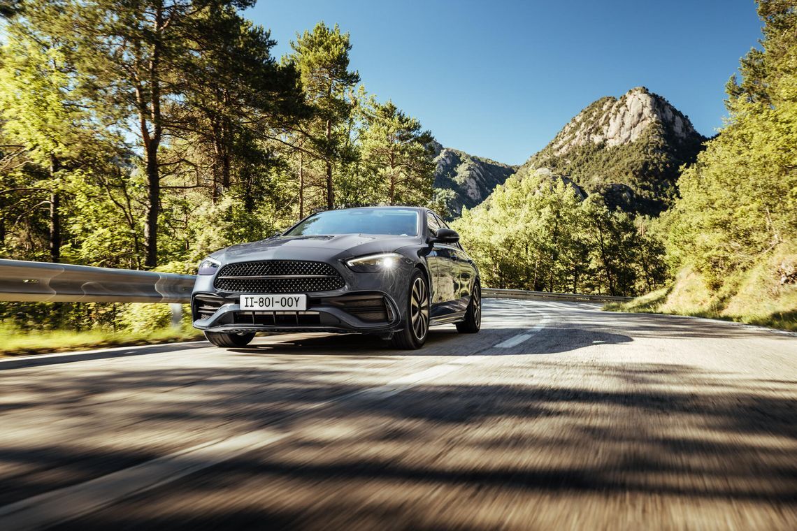 Dark grey sedan with MICHELIN Primacy 5 Energy tyres driving on a winding mountain road.