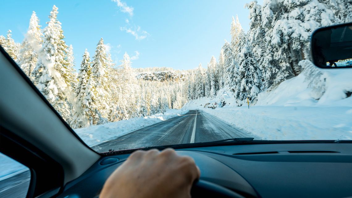 Winterreifen erhÃ¶hen die Sicherheit beim Fahren auf Schnee und Eis