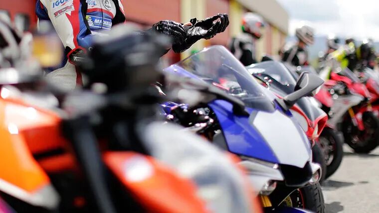moto edito landing page partners why michelin two thirds