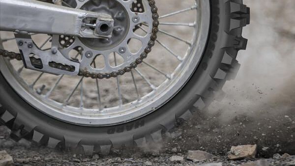e30549m8tu8q9h52un1qyma8 cl973xs9p01sz01lmsnouhui4 mo 127 tire michelin starcross 6 hard en product in context 1 nosign full