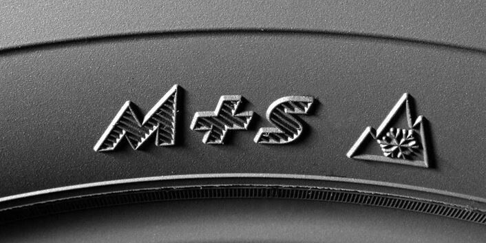 M+S "Mud + Snow" -merkintä talvirenkaan sivussa