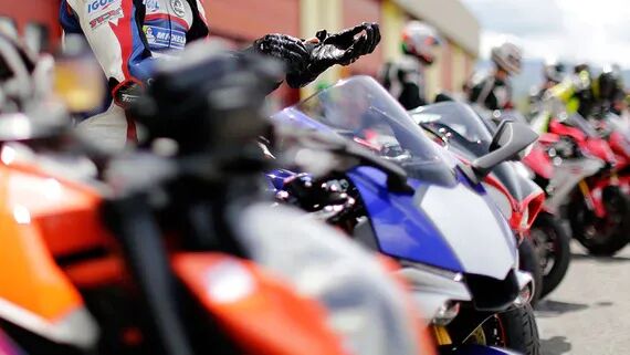 cjh1qhe2sef290mr0jbnjaflv moto edito landing page partners why michelin one half