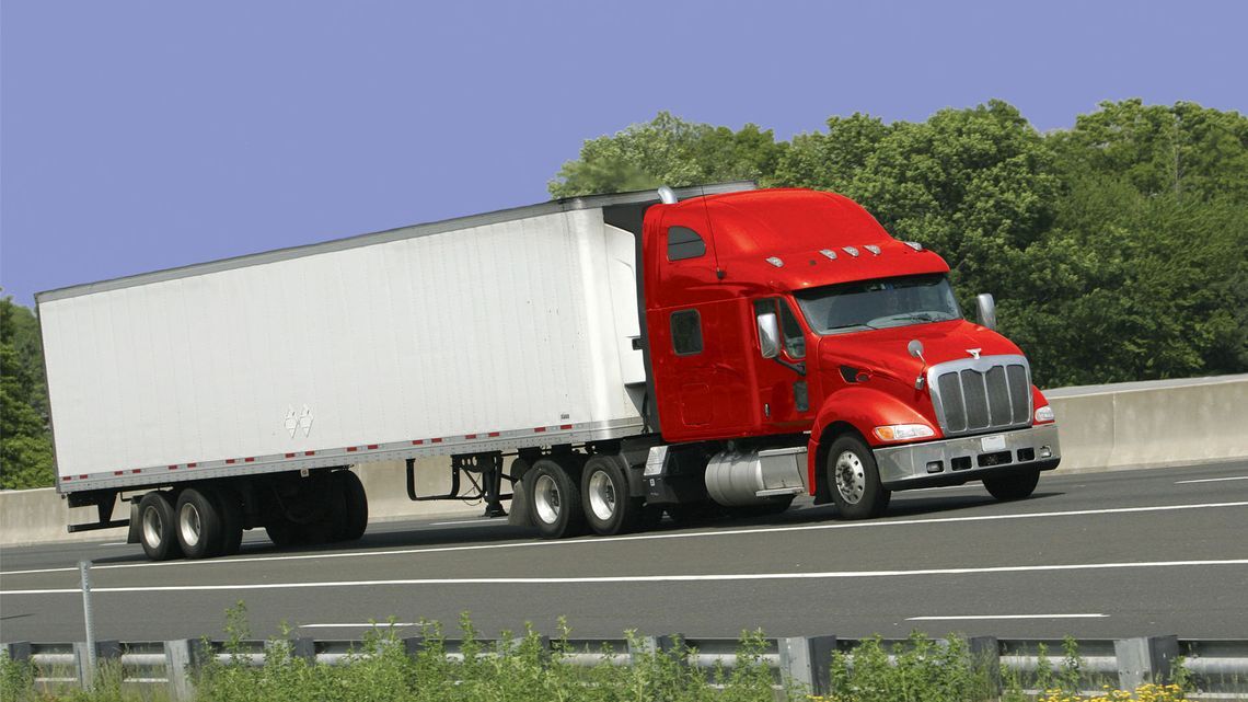 Image of semi-truck outfitted with a complete Smartway Verified Solution