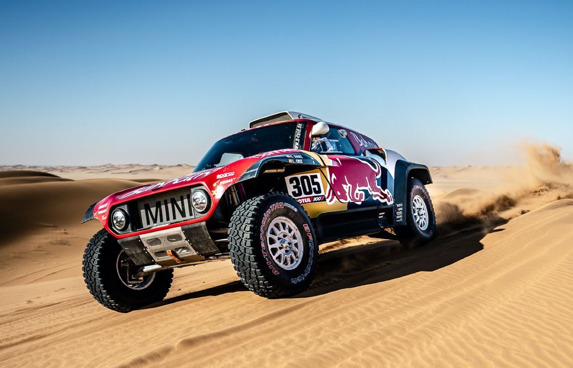 รถแข่ง Mini ในการแข่งสนามแรลลี่ดาการ์ที่ใส่ยาง BFGoodrich
