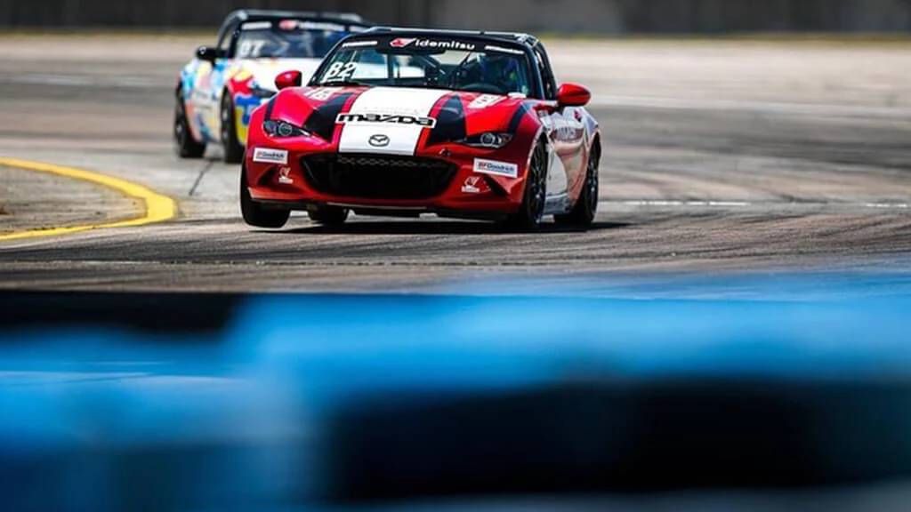 Mazda MX-5 Cup race